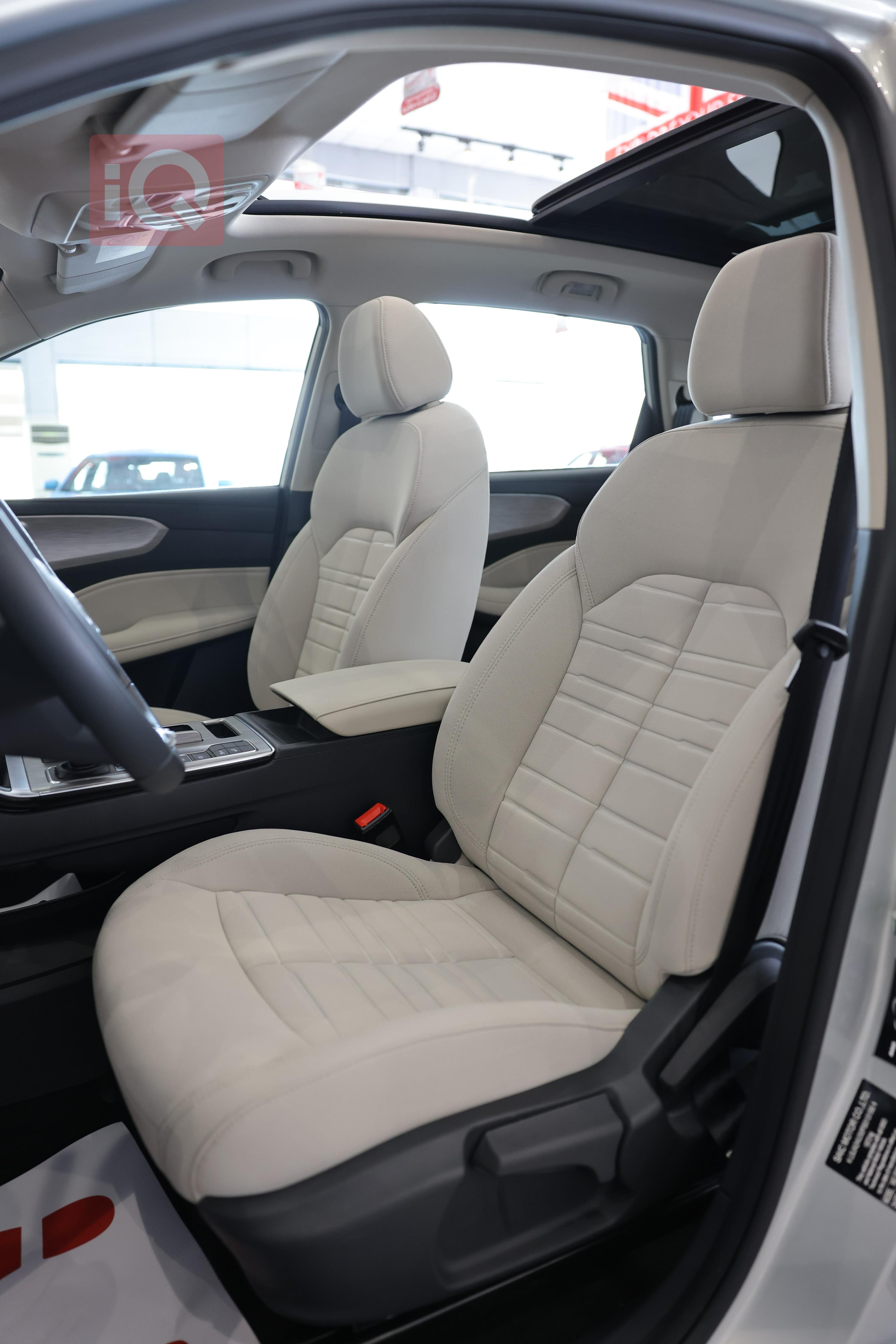 https://cdn.iqcars.ioimg-11.JPG